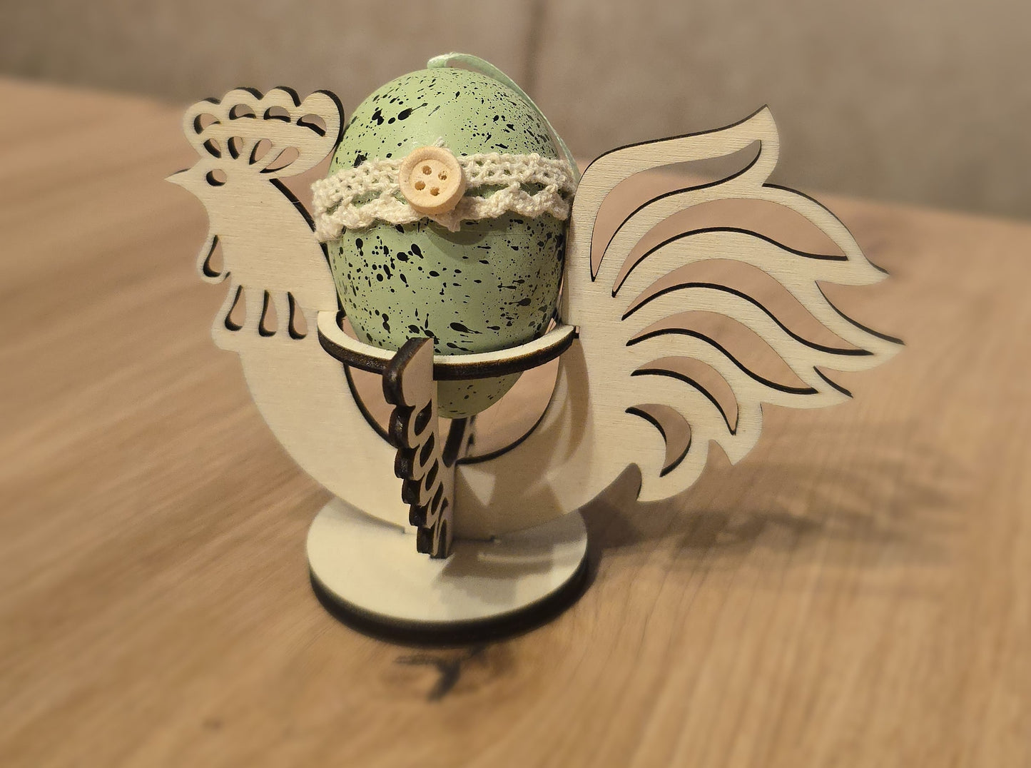 Holz-Eierhalter „Gockelhahn“ – Stilvolle Osterdekoration 🐓🥚🌿