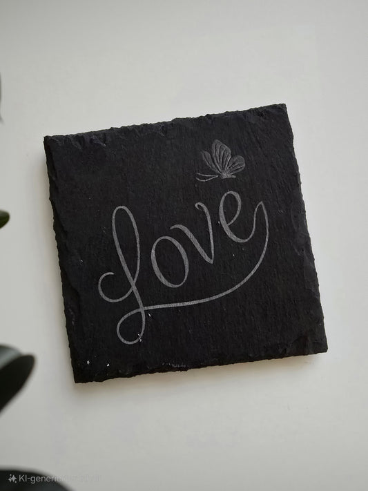 Schieferuntersetzer „Love“ – Stilvolle Eleganz für dein Zuhause 🖤🦋